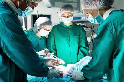 Max Peralta realizó cirugía exitosa en niño con padecimiento poco ... - Periódico La República (Costa Rica)