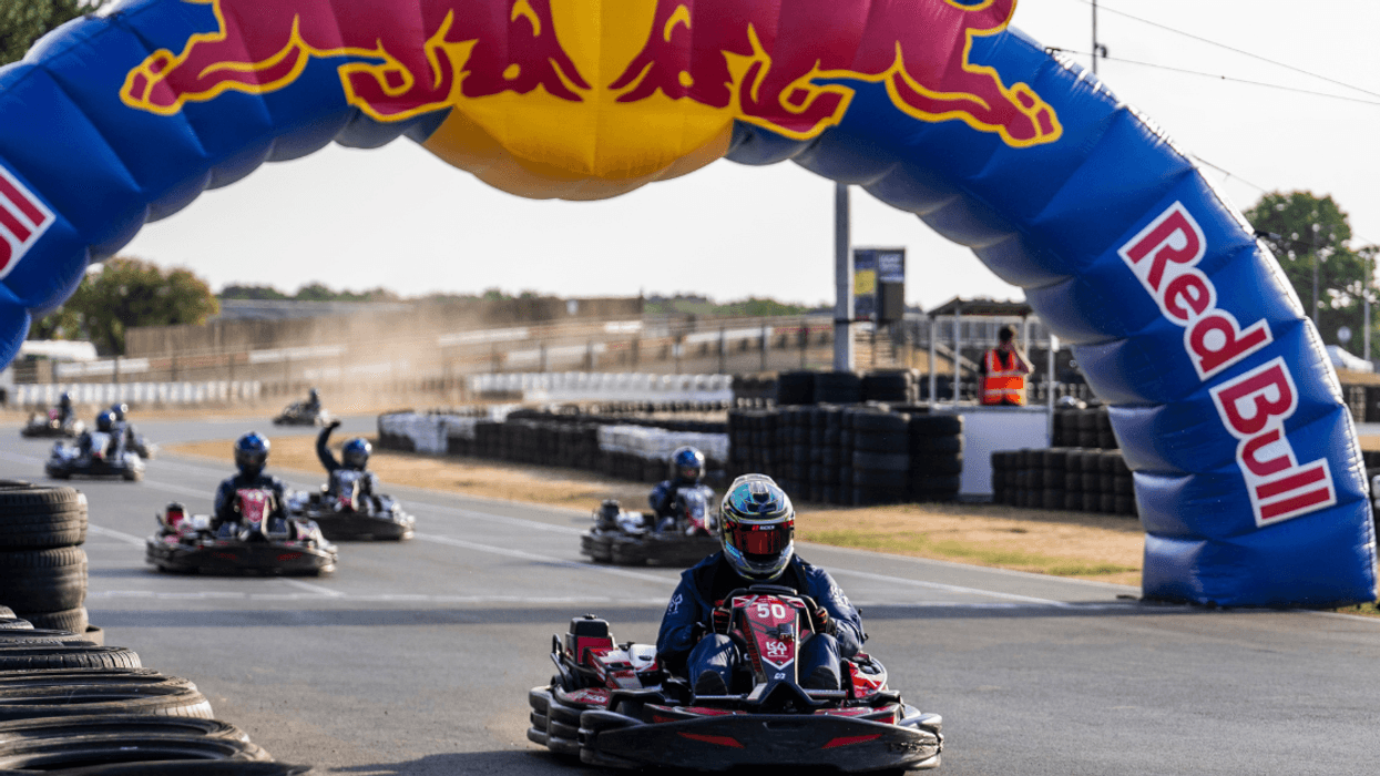 Creador de contenido tico “Rodezel” se midió en una carrera a Max Verstappen: ¿cómo le fue?