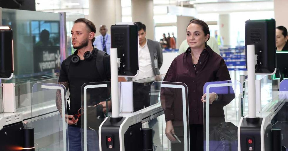 Aeropuerto Juan Santamaría activa eGates para agilizar el ingreso de pasajeros