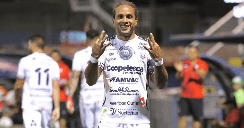 El adiós del tercer máximo goleador del fútbol tico: Jonathan McDonald colgó los tacos