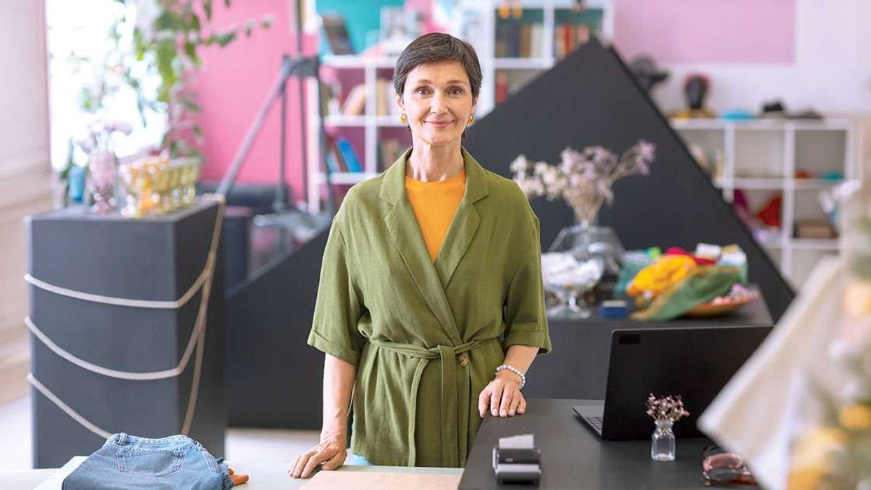 Emprendedores mayores de 45 años pueden optar por hasta ¢4 millones para fortalecer su negocio