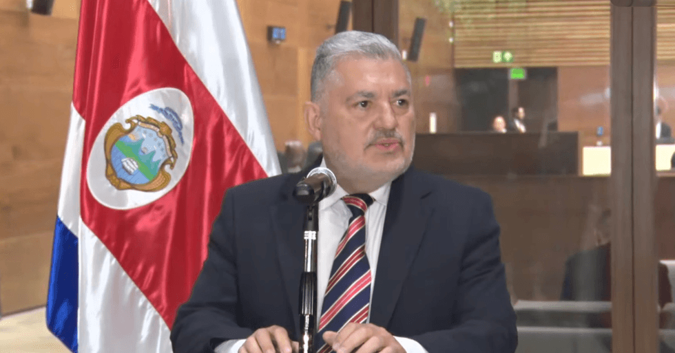 José Miguel Villalobos suspende labor de abogado para ser un diputado sin cuestionamientos