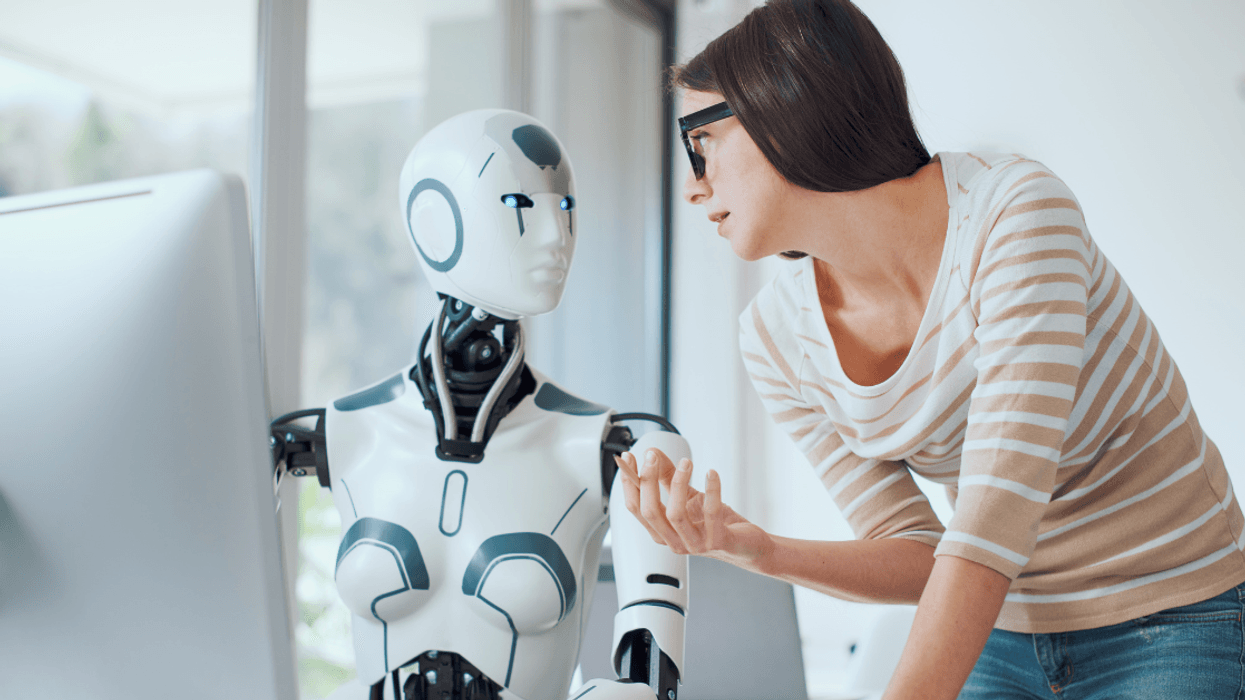 Mitad de industrias costarricenses ya usan inteligencia artificial, ¿cuánto ha impactado en el empleo?