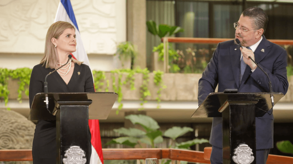 Seis de cada 10 costarricenses creen que Rodrigo Chaves "tiene mucha influencia" en decisiones de Laura Fernández