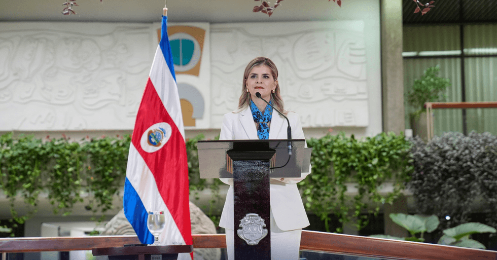 ¿Cuáles acciones fueron del agrado de los costarricenses y cuáles no en los primeros 100 días de Laura Fernández?