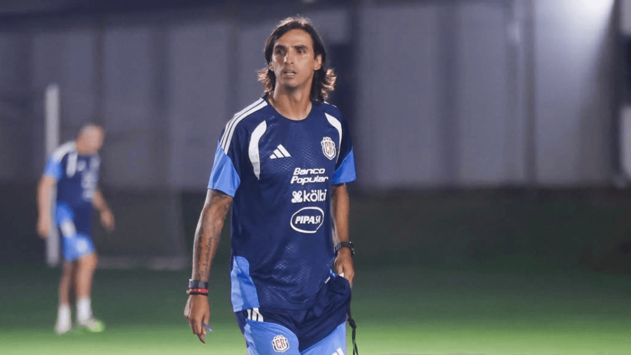 Bryan Ruiz sorprende junto a Sergio Busquets, Santi Cazorla y otros reconocidos exfutbolistas