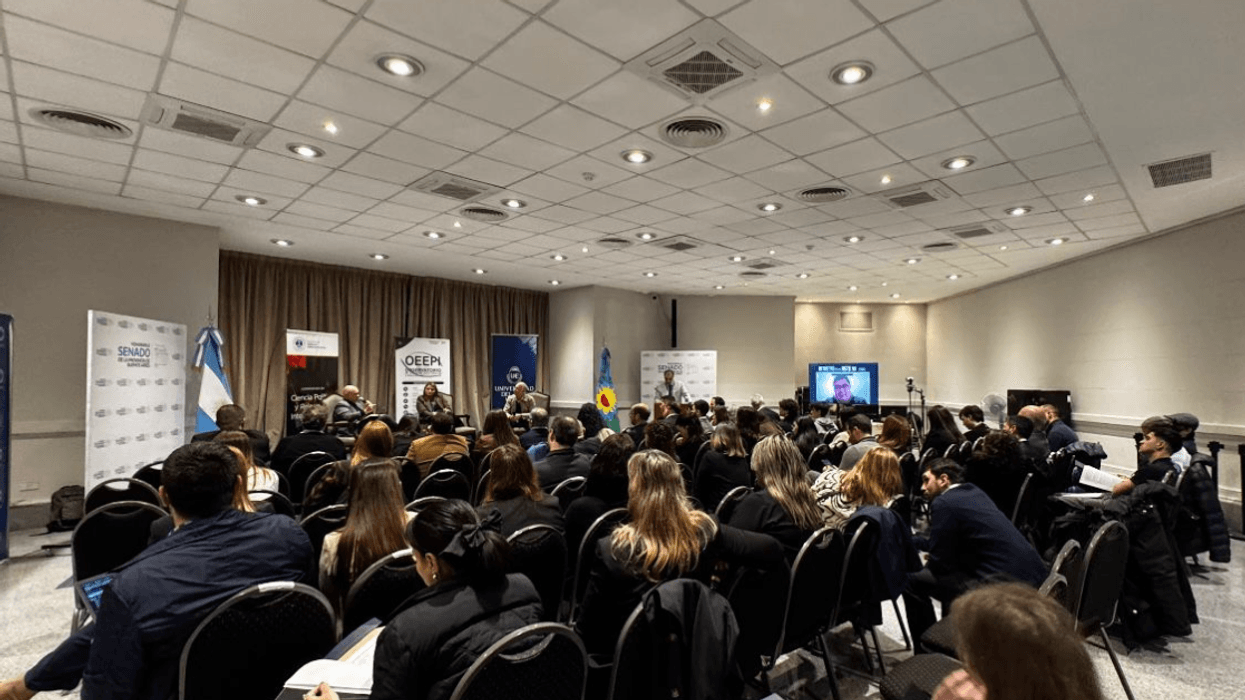 Foro iberoamericano analizó los desafíos de la democracia con especialistas de 7 países
