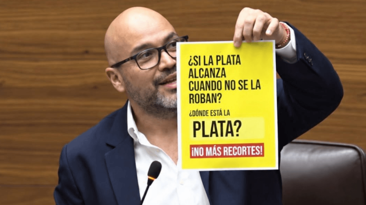 Pueblo Soberano prohíbe carteles en las curules de los diputados
