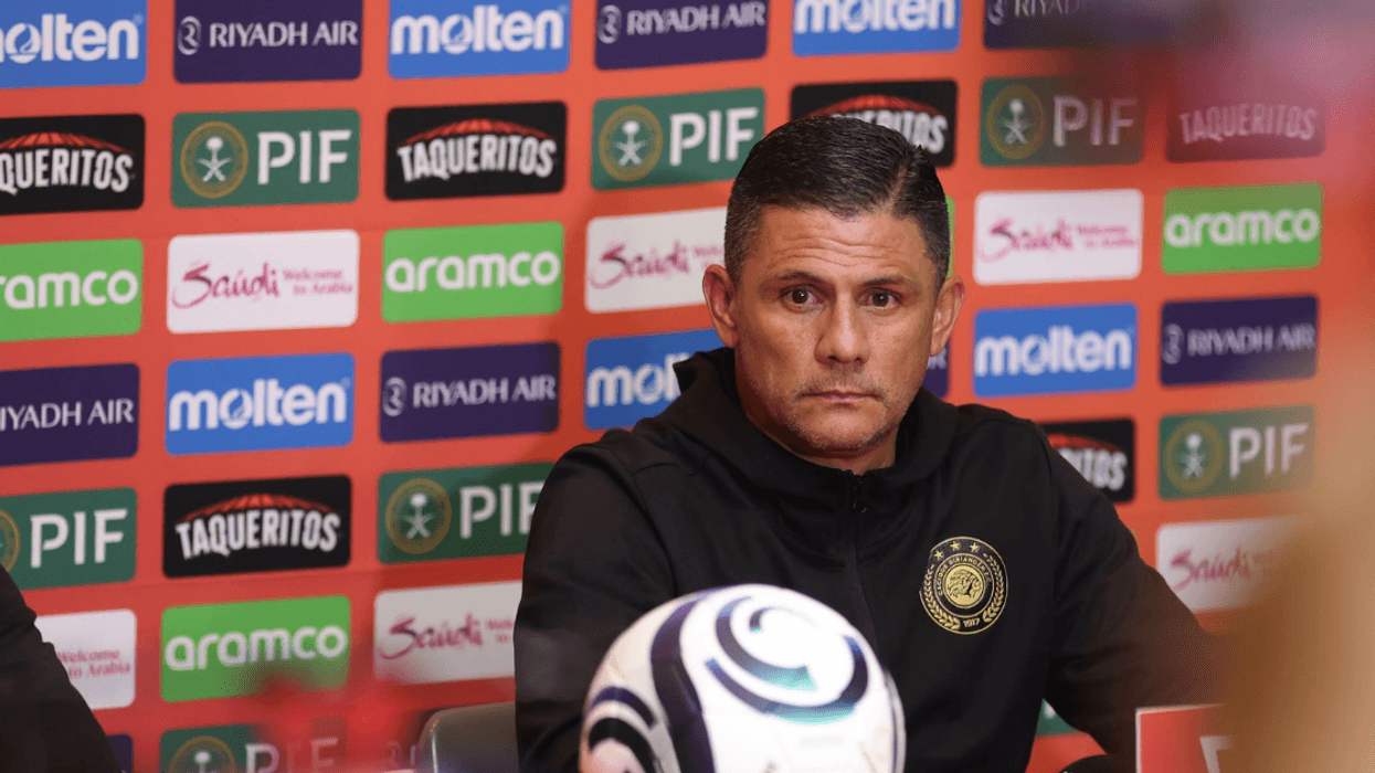 El técnico costarricense Alexander Vargas es operado de emergencia