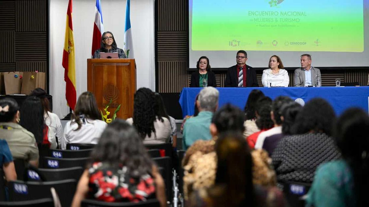 Mujeres ocupan más de la mitad de los empleos turísticos en América Latina y el Caribe