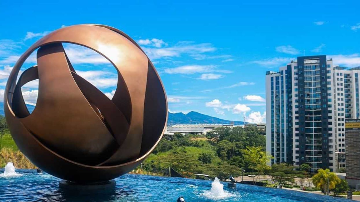 Escultura de tres metros se convierte en nuevo referente urbano de La Sabana