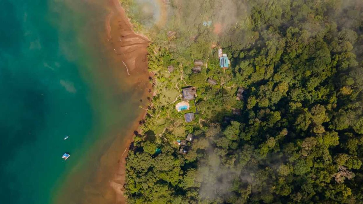 Osa entra al radar del lujo mundial con Playa Cativo