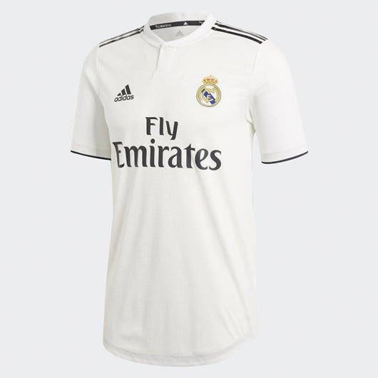 El Real Madrid cambia el blanco por el negro en su camiseta del