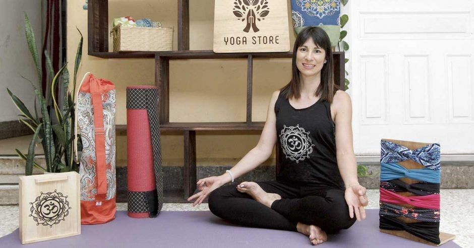 Priscilla Vargas en un centro de Yoga