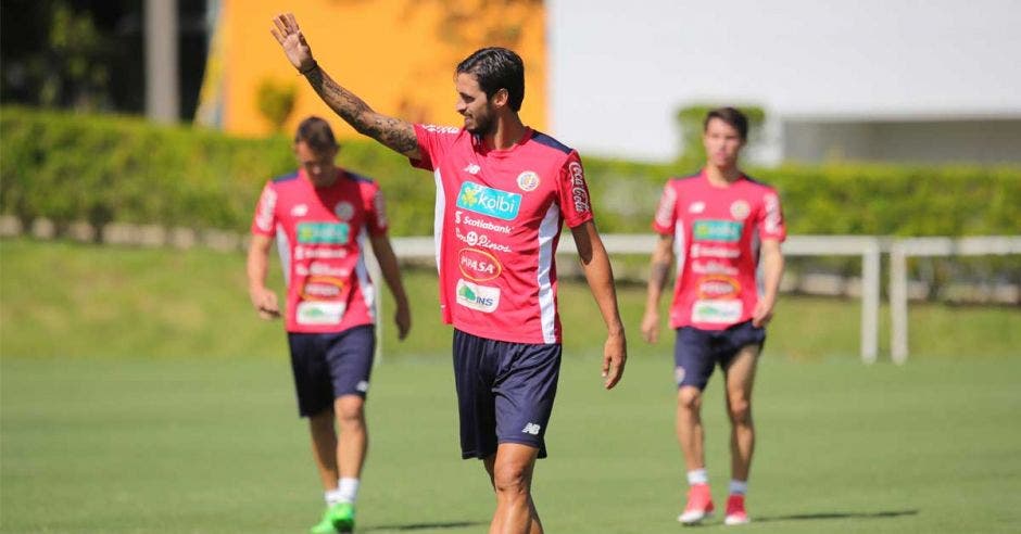 Bryan Ruiz, jugador de la seleccion nacional de costa rica, entrenando