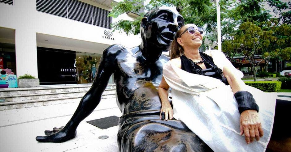 Donna Karan participó en la Cumbre Omina realizada en Avenida Escazú.