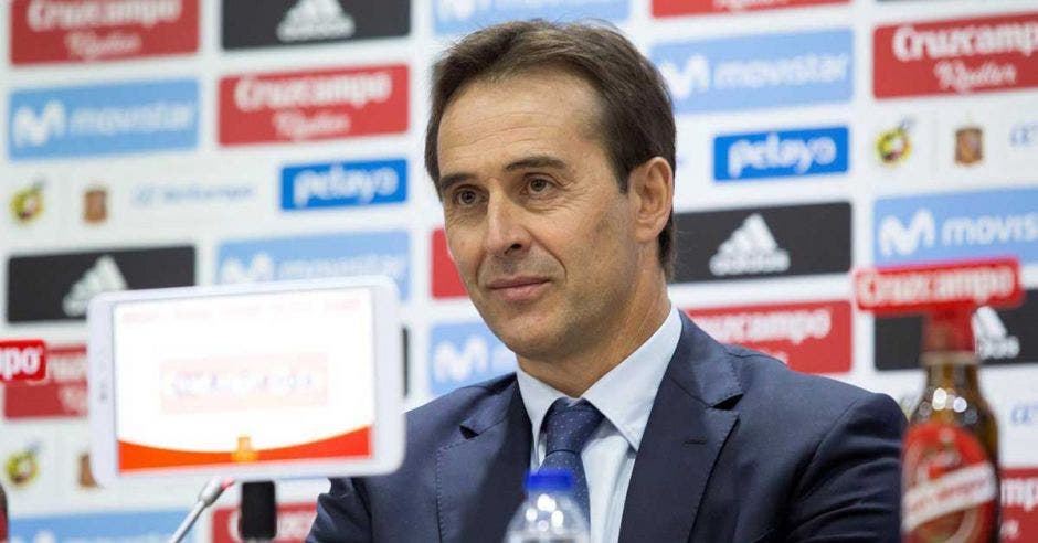 Julen Lopetegui en conferencia de prensa con la Selección de España