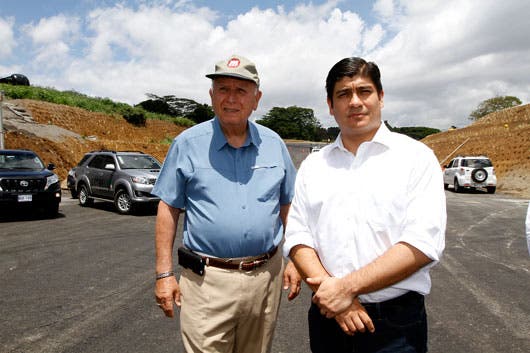 Carlos Alvarado, y el Ministro de Obras Públicas, Rodolfo Méndez