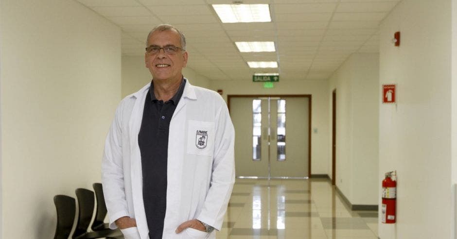 José Carretero, catedrático de la Universidad de Salamanca en instalaciones de Unibe en Tibás.