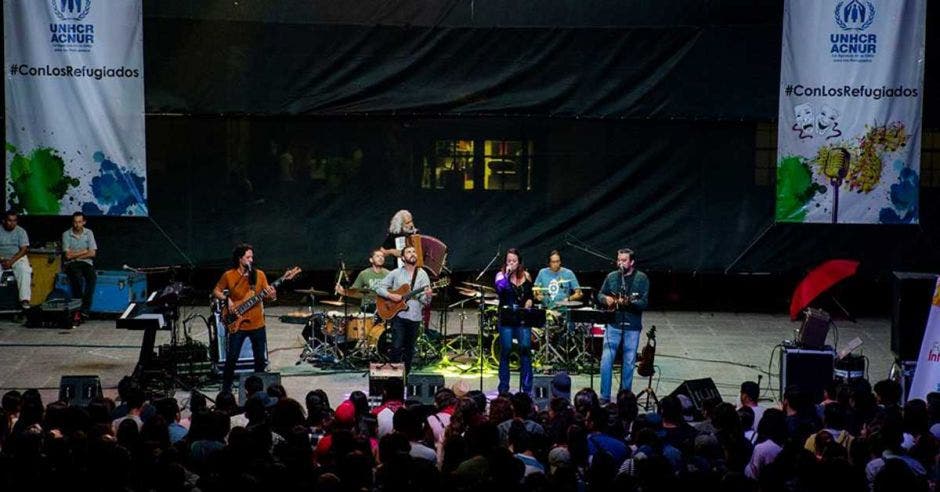 Grupo costarricense Malpaís en concierto.