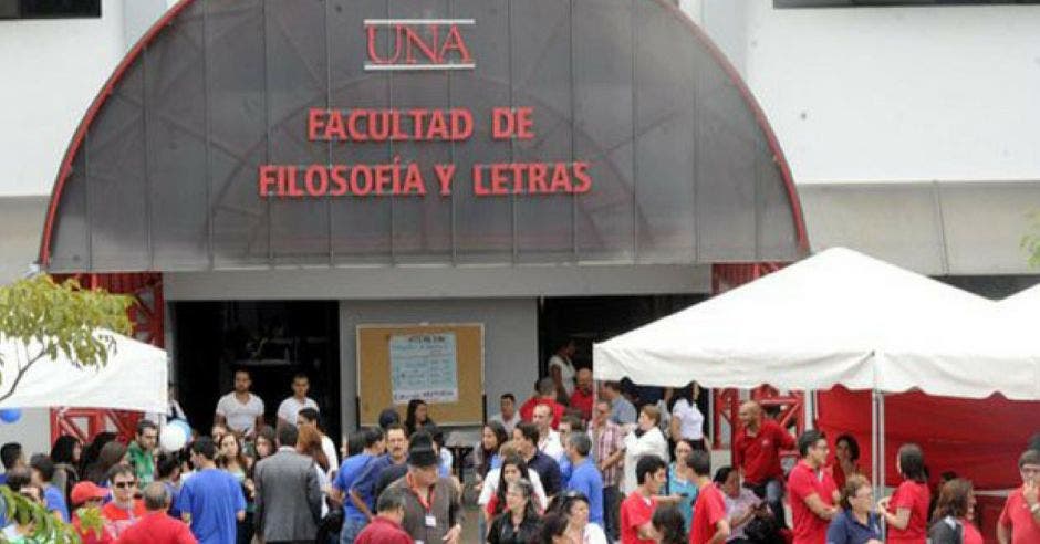 fachada de la facultad de folosofía