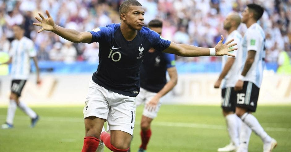 Kylian Mbappé anotó dos goles ante Argentina.