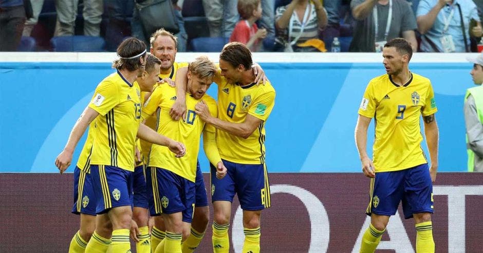 Emil Forsberg (10) anotó el único gol del juego.