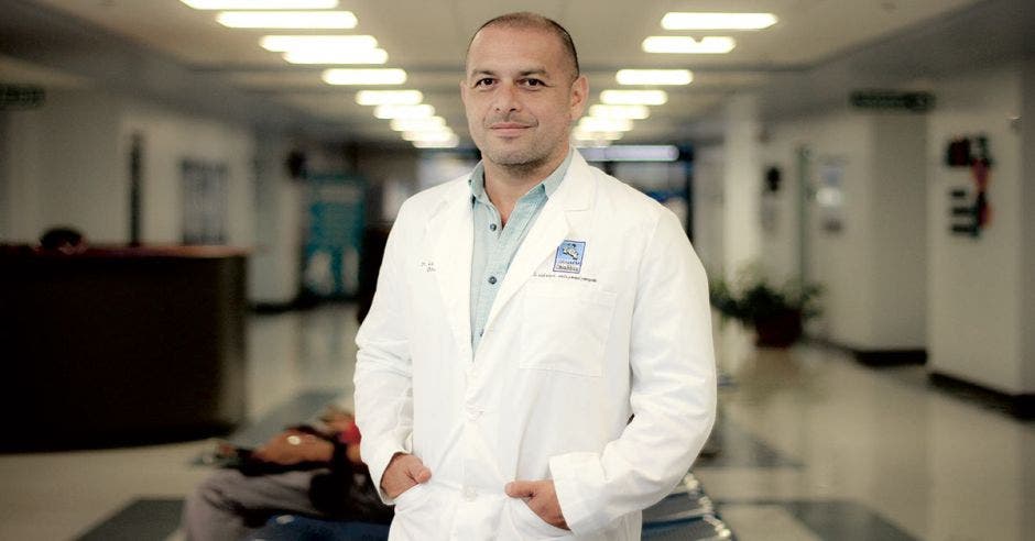 Josías Juantá, cirujano oncólogo del Hospital Clínica Bíblica