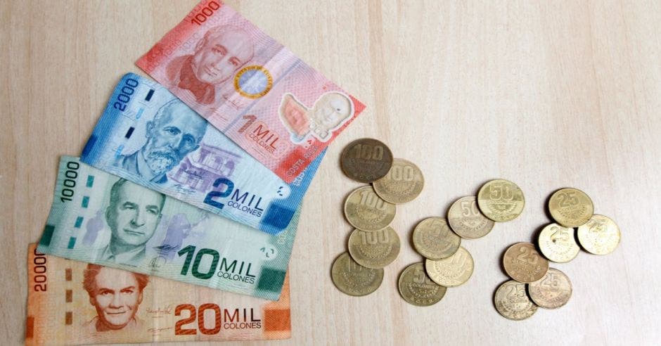 billetes y monedas de colones costarricenses