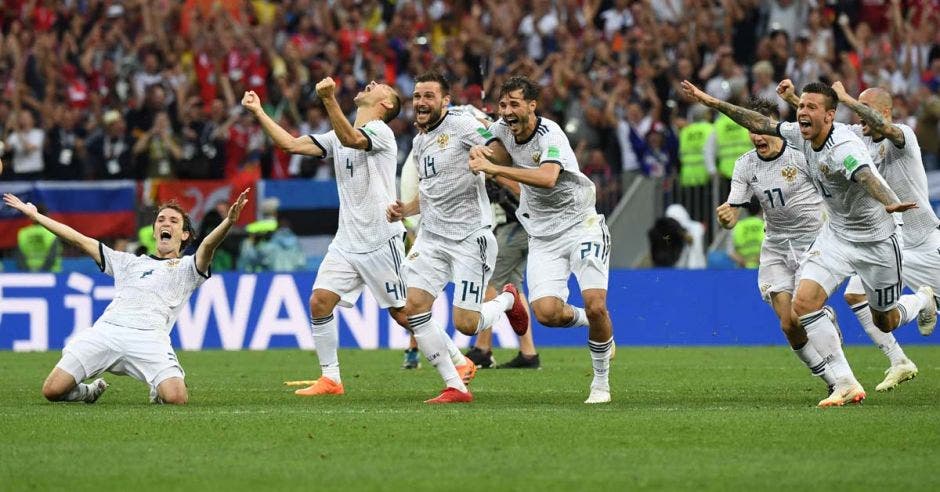 Rusos celebraron la tanda de penales ante España con la que clasificaron a cuartos de final