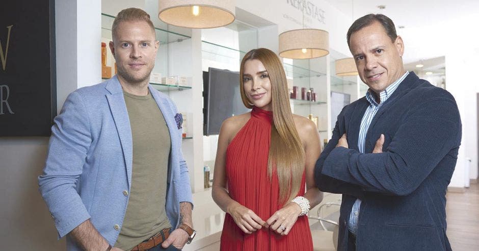 Mauricio Hoffmann, Ericka Morera y Carlos Hernández Aguiar de Blow Dry Bar