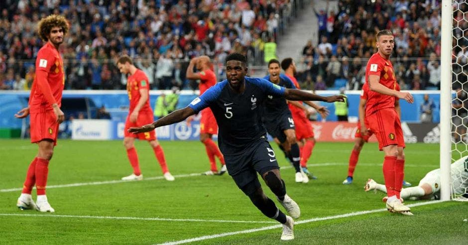 Samuel Umtiti anotó de cabeza para llevar a Francia a la final del Mundial.