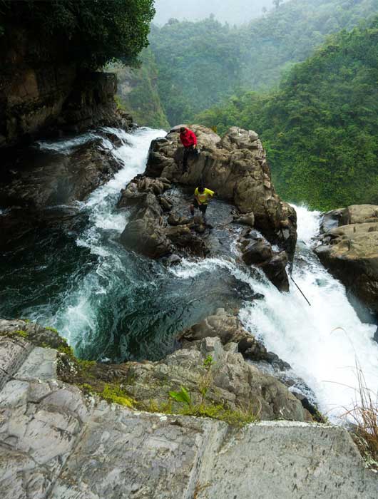 Acantilado catarata Ayil