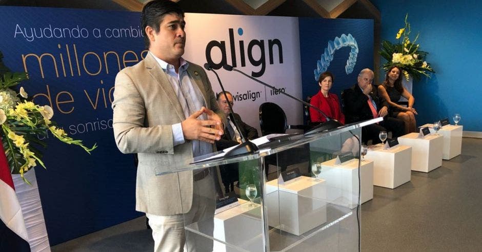 Carlos Alvarado en inauguración de Align Technology.