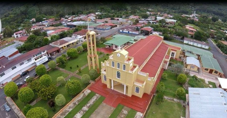 vista aérea del centro de Santa María de Dota