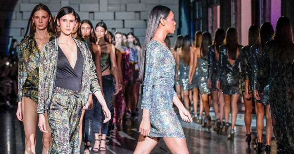 Modelos frente a la pasarela