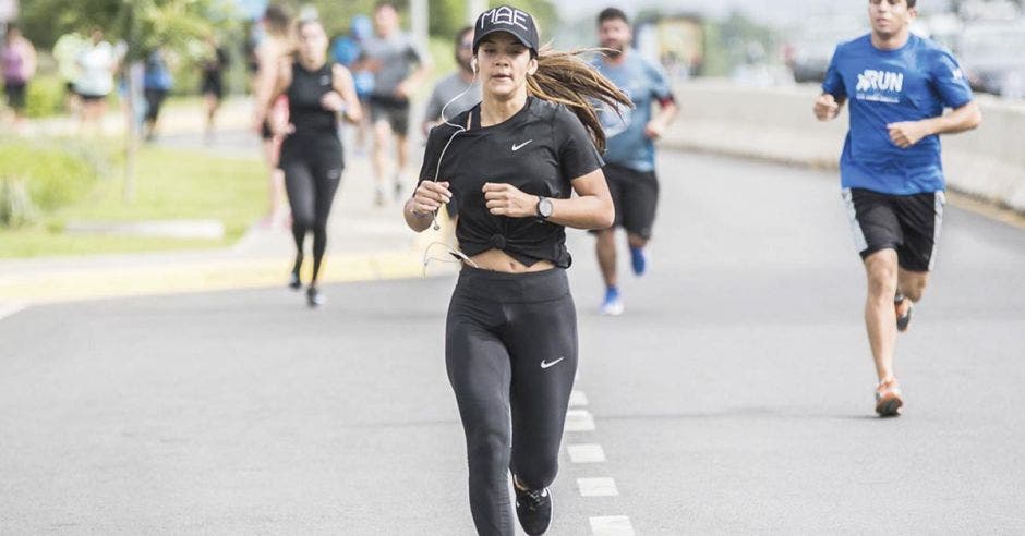 mujer corriendo