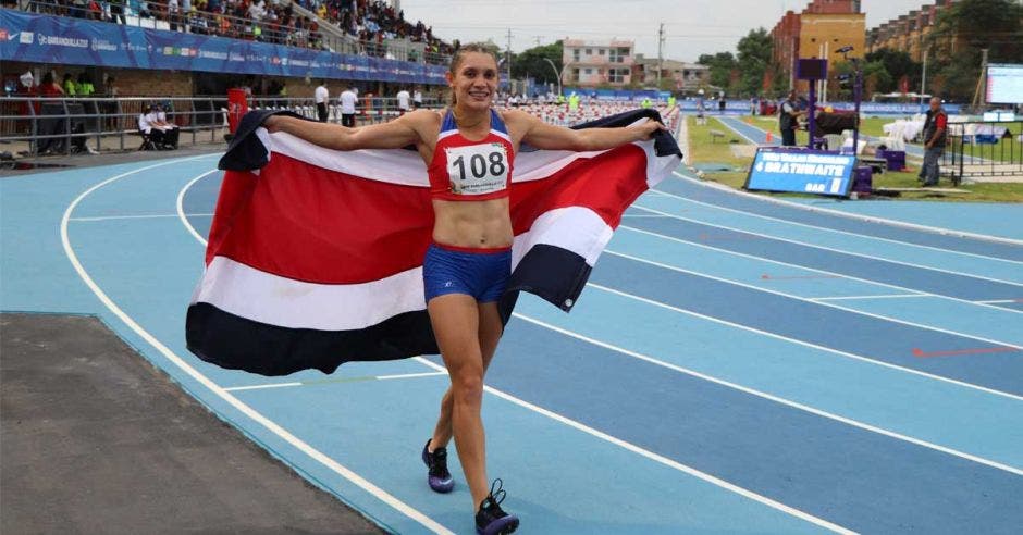 Andrea Vargas le dio la medalla de oro a Costa Rica en los 100 metros vallas y estableció una nueva marca nacional y Centroamericanos con 12:90.