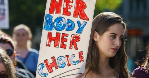 La concentración también tiene como objetivo ser una muestra de solidaridad internacional y de apoyo a la lucha de las mujeres en Argentina.