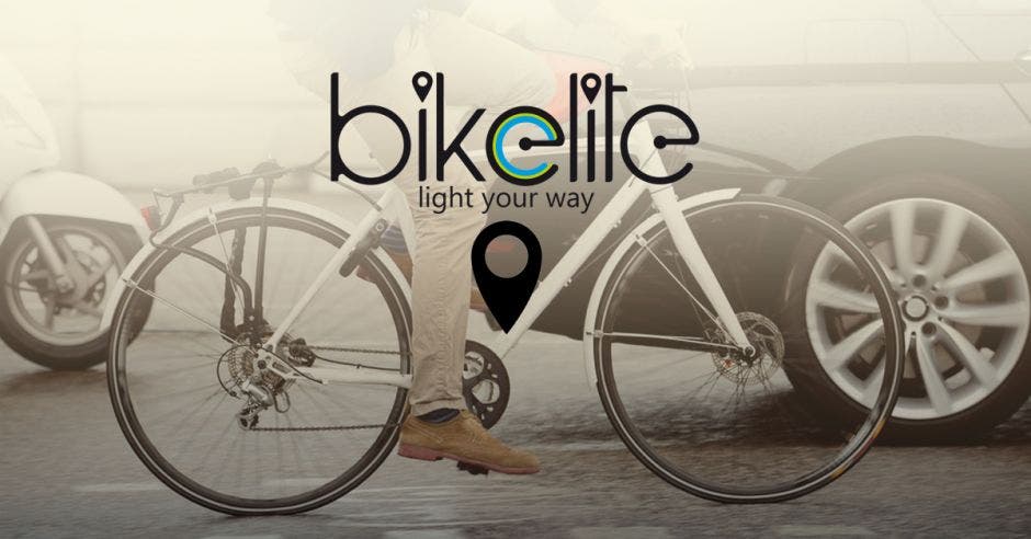 El logo de Bikelite en fondo con bicicletas