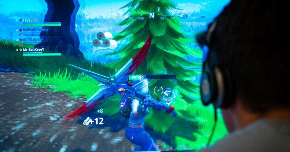 Alguien juega Fortnite en la computadora