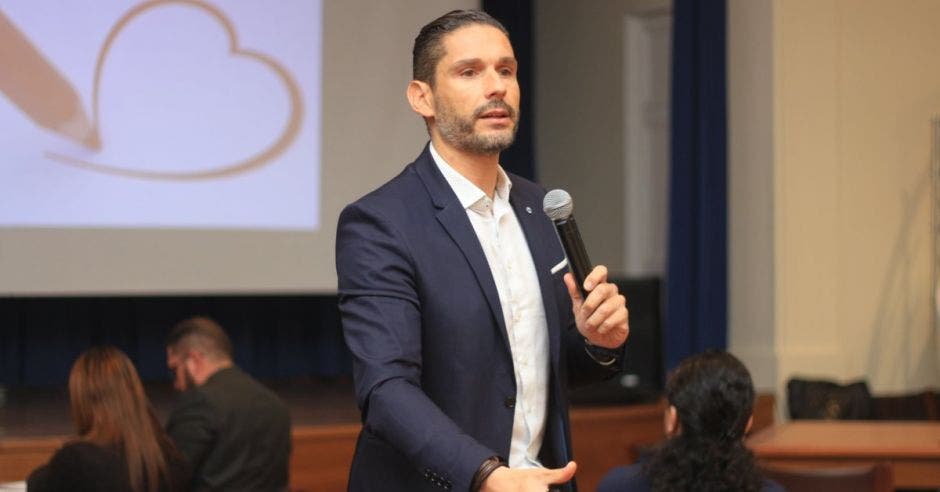 Emilio Torres,  embajador español ante el Parlamento Mundial de Educación (PAME)