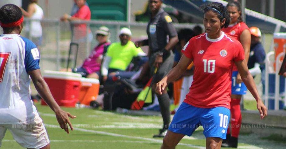 Shirley Cruz, capitana de la Selección Femenina.