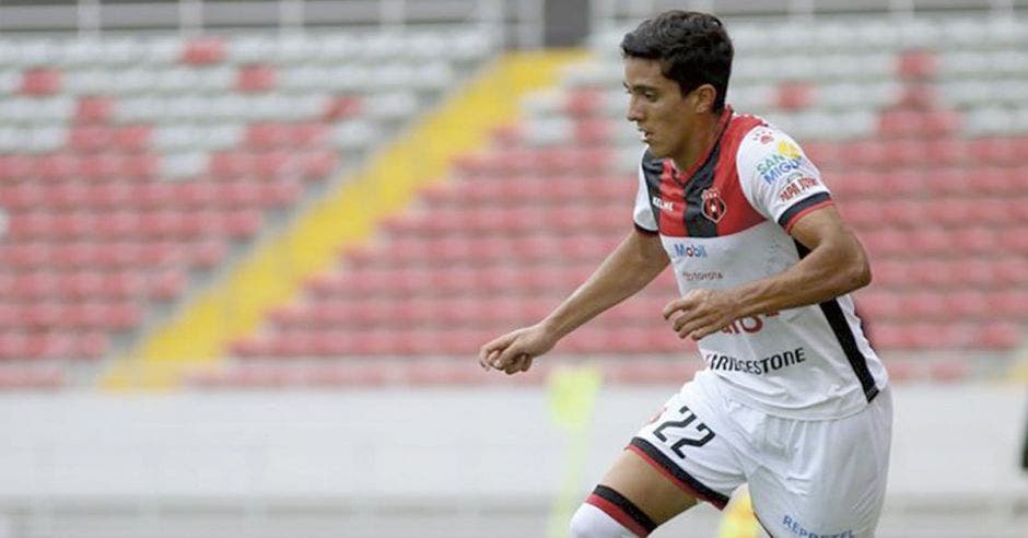 Alajuelense venció 1-0 a Saprissa con anotación de Jonathan McDonald y gran juego de Sequeira.