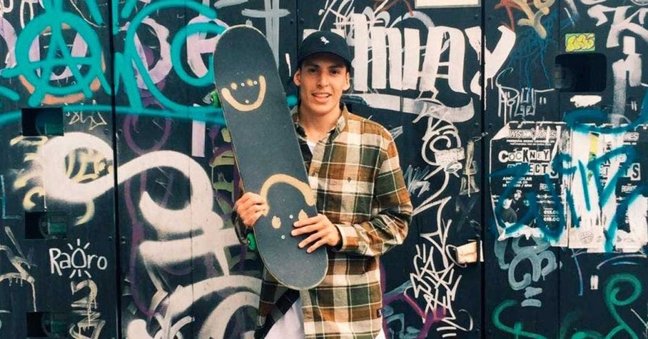 En su cuenta de Instagram @danichacont, el skater lleva un registro de sus mejores trucos.