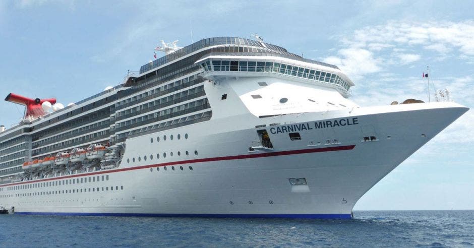 Crucero Carnival Miracle en altamar