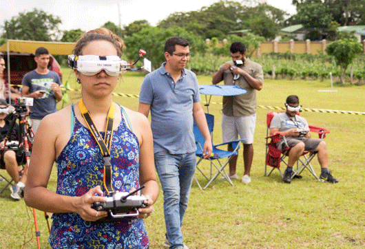 Carreras drones, mujer