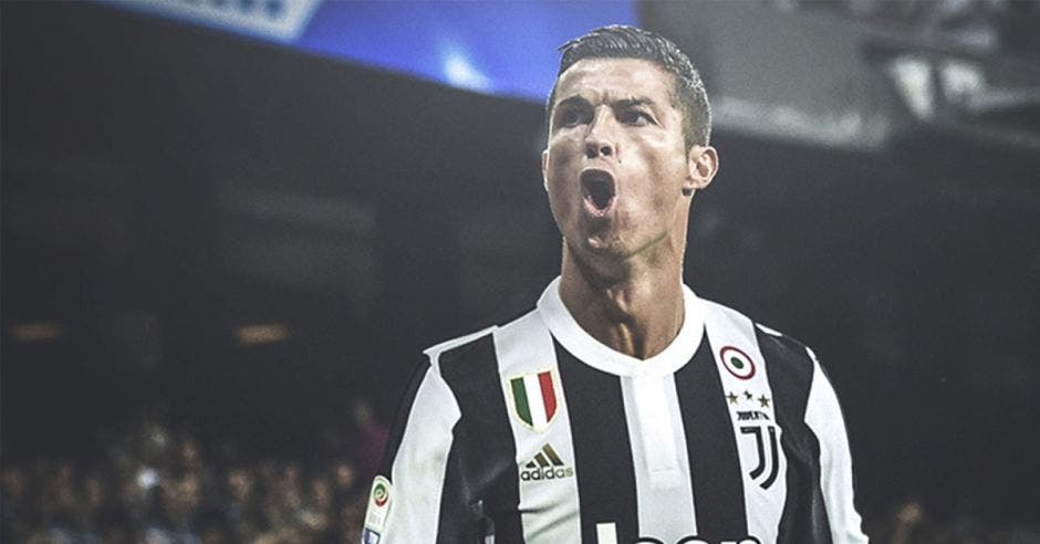 Cristiano Ronaldo con la camisa de la Juventus