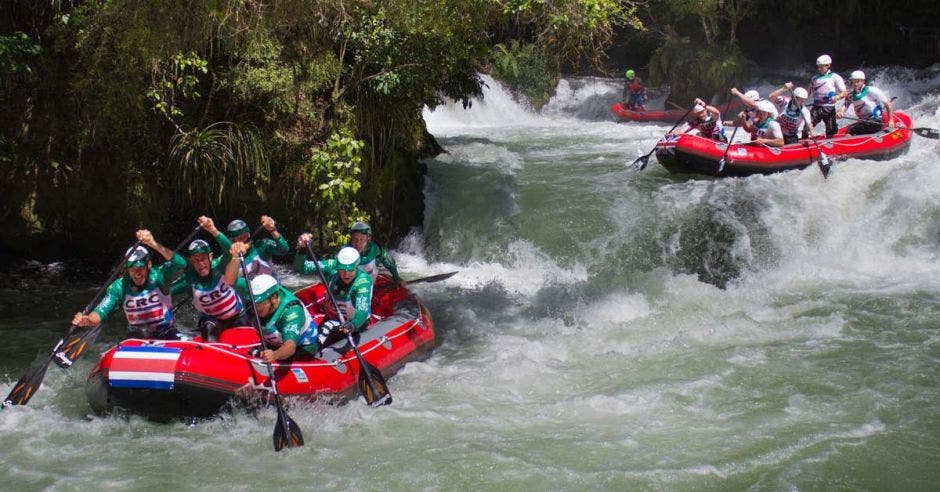 Los equipos navegarán a lo largo de los rápidos del río Pacuare.