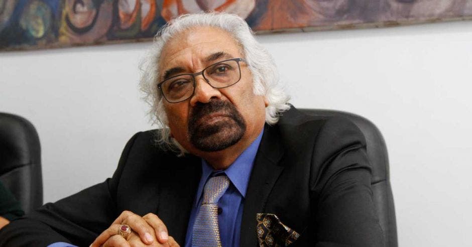 Sam Pitroda en las instalaciones de La República